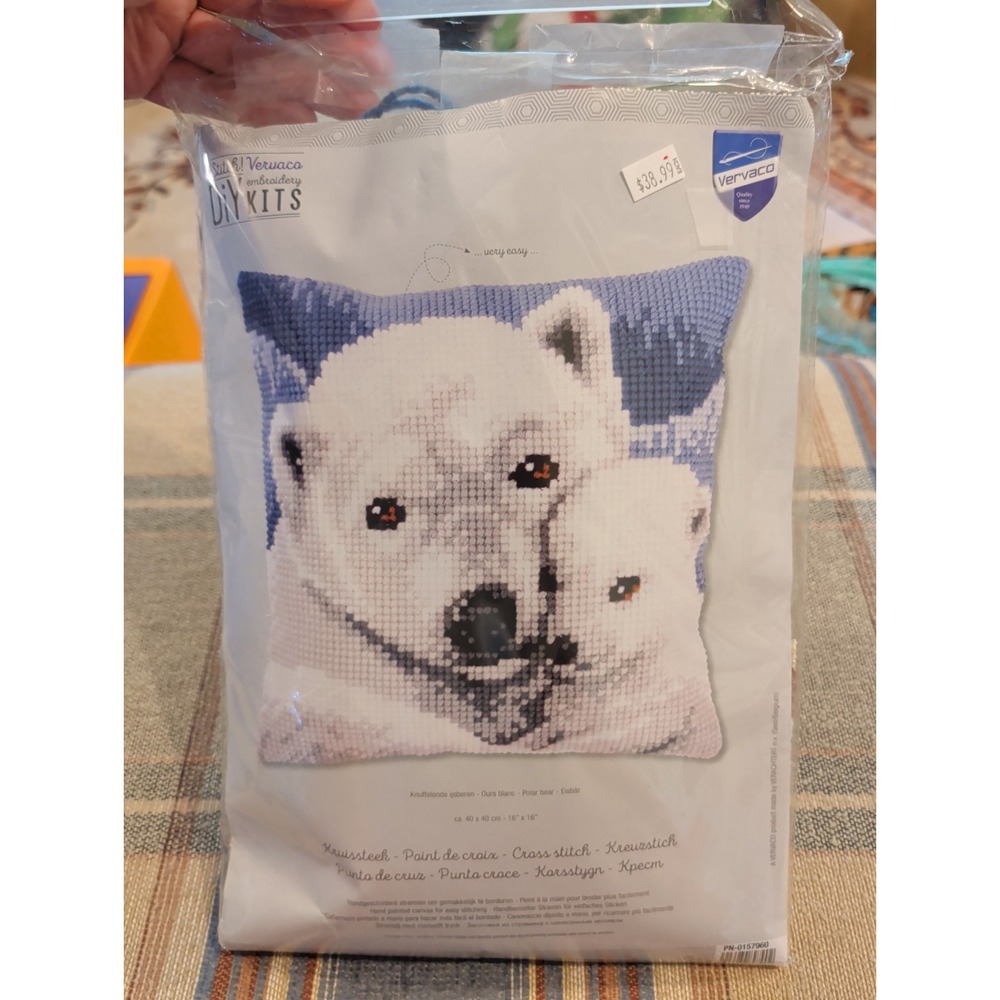 New Kruissteek Point de Croix Embroidery Kit Pillow Vervaco Polar Bears 16 X 16"